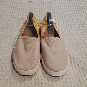 EUC TOMS Avalon slip on shoes